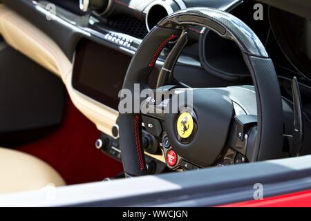 Ferrari Portofino (tipo F164) in mostra presso il 2019 Salon Privé presso il Palazzo di Blenheim, Oxfordshire Foto Stock