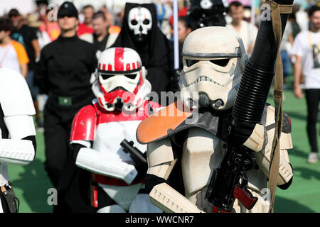 Lisbona, Portogallo. Xiv Sep, 2019. Cosplayers frequentare il fumetto con il Portogallo 2019 il giorno 3, a Lisbona, in Portogallo, il 14 settembre 2019. Credito: Pedro Fiuza/ZUMA filo/Alamy Live News Foto Stock