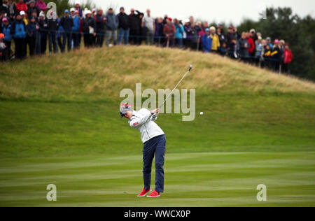 Il Team USA la Nelly Korda sul 2 durante le singole di corrispondere il giorno tre del 2019 Solheim Cup a Gleneagles Golf Club, Auchterarder. Foto Stock