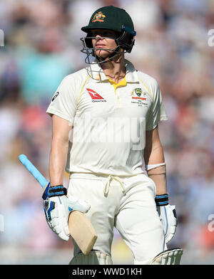 Australia Steve Smith passeggiate off dopo essere stata licenziata durante il giorno quattro della quinta prova la corrispondenza alla Kia ovale, Londra. Foto Stock