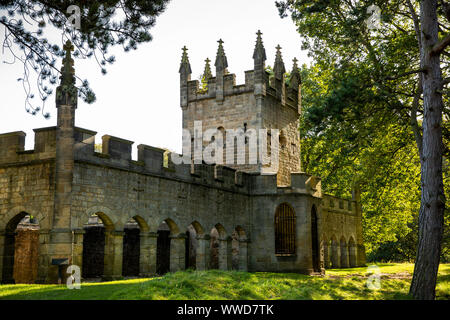 Regno Unito, County Durham, Bishop Auckland, il Castello, il parco dei cervi, 1760 Revival gotico casa cervi, costruito al riparo di cervi e per il Vescovo di incontri sociali Foto Stock