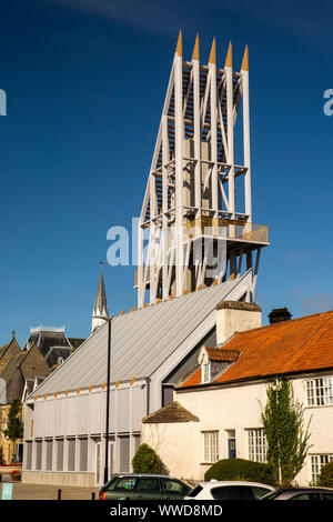 Regno Unito, County Durham, Bishop Auckland, mercato, luogo di 28m alta torre di Auckland Foto Stock