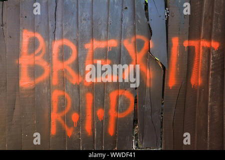 Londra, Regno Unito. Xv Sep, 2019. Brexit R.I.P graffiti in Londra, Regno Unito. Credito: Amer Ghazzal SOPA/images/ZUMA filo/Alamy Live News Foto Stock