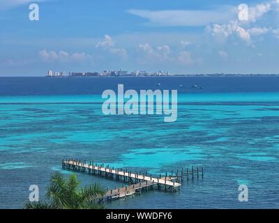 Vista di Cancun da Isla Mujeres, Quintana Roo, Messico Foto Stock