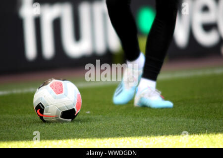 Bournemouth, Regno Unito. Xv Sep, 2019. Il calcio durante il match di Premier League tra Bournemouth e Everton presso la vitalità Stadium, Bournemouth, Inghilterra il 15 settembre 2019. Foto di Tom Smeeth. Solo uso editoriale, è richiesta una licenza per uso commerciale. Nessun uso in scommesse, giochi o un singolo giocatore/club/league pubblicazioni. Credit: UK Sports Pics Ltd/Alamy Live News Foto Stock