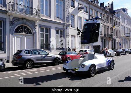 Bruxelles, Belgio. Xv Sep, 2019. Una pattuglia di polizia durante il palloncino parata del giorno lungo i viali del centro di Bruxelles in Belgio il 15 settembre 2019. Credito: ALEXANDROS MICHAILIDIS/Alamy Live News Foto Stock