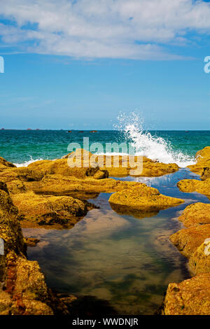 Un estate spiaggia di scena a Plemont Beach, Jersey, Isole del Canale Foto Stock