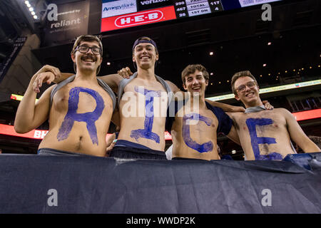 Houston, TX, Stati Uniti d'America. Xiv Sep, 2019. Riso gufi tifosi durante il terzo trimestre di un NCAA Football gioco tra il Texas Longhorns ed il riso di gufi a NRG Stadium di Houston, TX. Il Texas ha vinto il gioco 48 a 13.Trask Smith/CSM/Alamy Live News Foto Stock