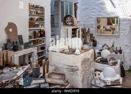 Barbara Hepworth workshop - le conserve di officina dello scultore Barbara Hepworth a Barbara Hepworth Museum e il giardino di sculture, St Ives Foto Stock