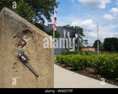 A pistola annegato nel calcestruzzo marker al sito di Robert F. Kennedy Aprile 6, 1968 discorso seguente il dottor Martin Luther King Jr., l'assassinio, Foto Stock