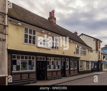 IPSWICH, SUFFOLK, Regno Unito - 11 AGOSTO 2018: Vista esterna dello Swan Pub - ora lo Swan e Hedghog in Kinb Street Foto Stock