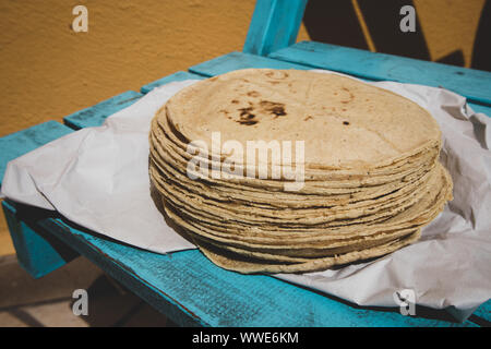 Fresca tortilla di mais in Messico Foto Stock