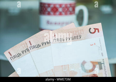 Il rublo bielorusso o rublo (BYN), la moneta ufficiale della Bielorussia le banconote sono visti a Grodno, in Bielorussia il 1 settembre 2019 © Michal Fludra / Alamy Live News Foto Stock