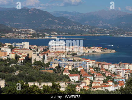 Vista aerea di Ajaccio, Corsica, Francia. La zona del porto e città visto dalla montagna. Foto Stock