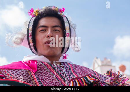 Carnevale annuale nel mese di marzo, per celebrare la battaglia di Jumbati nel 1816, che ha iniziato a Boliviano della indipendenza dalla Spagna, Tarabuco, Sucre, Bolivia Foto Stock