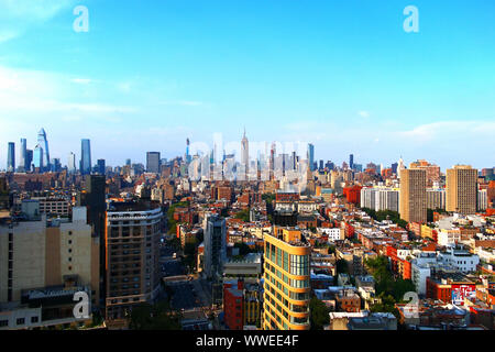 Vista aerea di tetti di SoHo, Tribeca, East Village, West Village e Midtown in distanza, Manhattan on August 6th, 2019 a New York, Stati Uniti d'America. ( Foto Stock