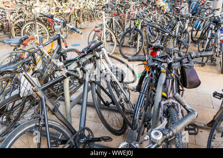 Biciclette bloccato nella stazione di Paddington Foto Stock