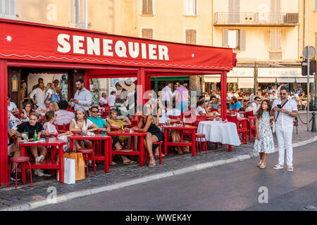 Cafe Senequier, Vieux Port, Saint Tropez, Var, Cote d'Azur, Foto Stock