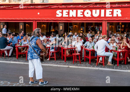 Cafe Senequier, Vieux Port, Saint Tropez, Var, Cote d'Azur, Foto Stock