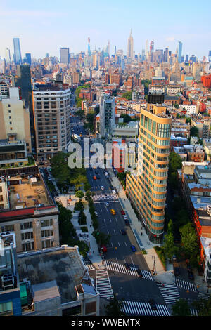 Vista aerea di tetti di SoHo, Tribeca, East Village, West Village e Midtown in distanza, Manhattan on August 6th, 2019 a New York, Stati Uniti d'America. ( Foto Stock