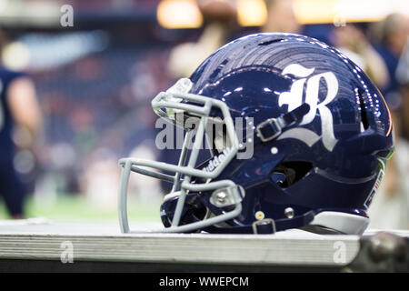 Houston, Texas, Stati Uniti d'America. Xiv Sep, 2019. Un riso gufi casco si siede in disparte durante il NCAA Football gioco tra il Texas Longhorns ed il riso di gufi a NRG Stadium di Houston, Texas. Il Texas ha sconfitto il riso 48-13. Prentice C. James/CSM/Alamy Live News Foto Stock