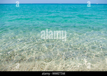 Il Losari Beach in Belgodère, Corsica, Francia. Idillica spiaggia mediterranea nell'isola francese della Corsica. Foto Stock