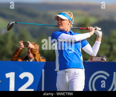 Gleneagles Regno Unito. Il 15 settembre 2019. Il giorno della finale alla Solheim Cup (Europa vs USA) era la tradizionale singole partite e il primo match per essere riprodotto è stato CARLOTA CIGANDA (Europa) vs DANIELL KANG (USA) e concludere con un ultimo putt da SUZANN PETTERSEN (Europa) a vincere la coppa per l'Europa da un punto. Charley rinvio dello scafo fuori al dodicesimo. Credito: Findlay / Alamy News Foto Stock