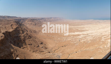 Vista panoramica del Deserto della Giudea dalla cima della collina di Masada Foto Stock