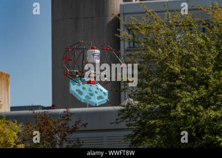 Losanna, Svizzera. Xv Sep, 2019. Losanna, Svizzera 2019/09/15: il Ben & Jerry drone di ghiaccio che è stato sviluppato da Vaudoise Dromotics e (EPFL) Swisstech e presentati durante il fuchi giorni in occasione della Swisstech open house 2019 (foto di Eric Dubost/Pacific Stampa) Credito: Pacific Press Agency/Alamy Live News Foto Stock