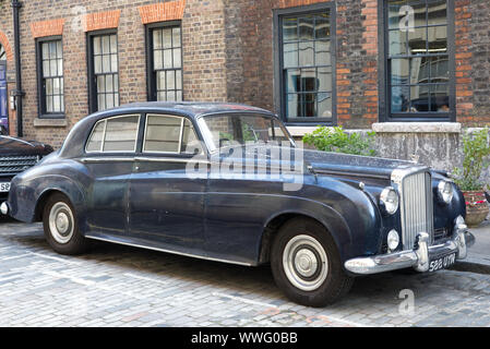 Il 1960 Bentley parcheggiata a Londra Foto Stock