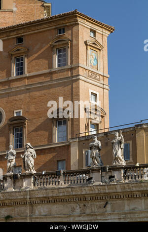 Ita: Vaticano. Piazza San Pietro. statue GER: Vatikan. Petersplatz. Statuen Foto Stock