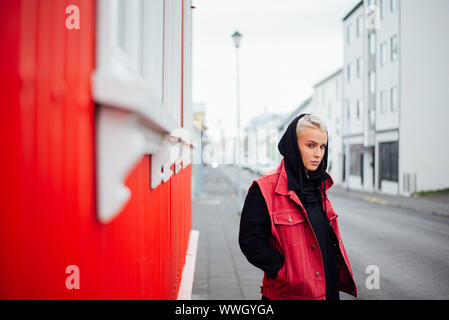 Islandese di bella donna lifestyle momenti in Reykjavik Foto Stock