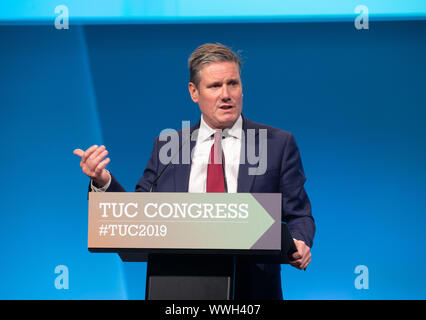 Ombra del Segretario di Stato per la chiusura dell'Unione europea, Sir Keir Starmer, parla al 151st TUC conferenza in Brighton. Foto Stock