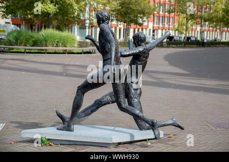 Johan Cruijff e Berti Vogts statua presso lo Stadio Olimpico di Amsterdam Paesi Bassi 2019 Foto Stock