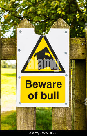 Fate attenzione al segno di Bull, guardatevi di bull segno, diffidate di Bull, guardatevi di Bull, pericolo di animali pericolosi, attenzione, avvertenza avvisa, Bull, segno, segni, Foto Stock