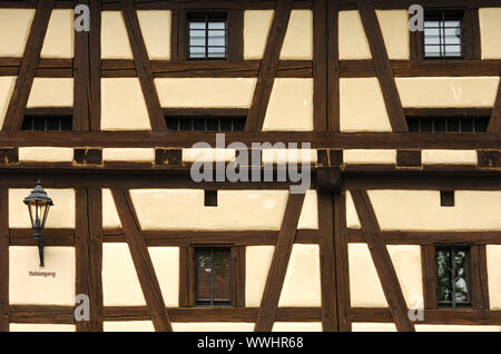 A struttura mista in legno e muratura edificio Stadthalle Kasten, Feuchtwangen Foto Stock