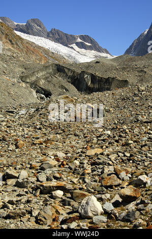Detriti di roccia e detriti in corrispondenza della fine di un ghiacciaio Foto Stock