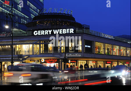 Shopping mile a Kranzler-Eck, Kudamm, Berlino Foto Stock