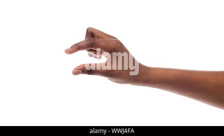 La Mano Nera mostrando piccole quantità di qualcosa su sfondo bianco Foto Stock