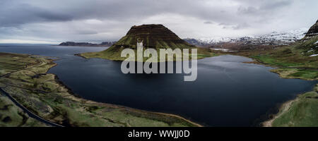 Kirkjufell mountain vista aerea in Islanda Foto Stock