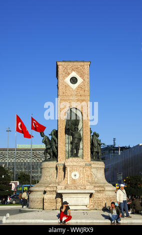 Ataturk monumento sulla Piazza Taksim, Istanbul, Turchia Foto Stock