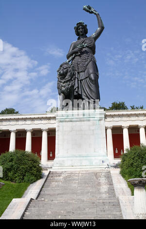 Bavaria statua che si trova nella parte anteriore del Hall of Fame a Monaco di Baviera Foto Stock