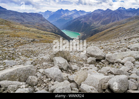 Il Neves serbatoio nelle Alpi italiane settentrionali Foto Stock