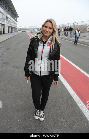 Modello, la Playmate Doreen Seidel racer all'ADAC GT Masters 2013 Oschersleben / Bode Foto Stock