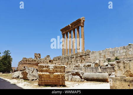 Colonne di Giove e baalbek lion (Tempio di Giove) - Baalbek, Libano Foto Stock