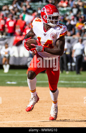 RingCentral Coliseum Oakland Calif, STATI UNITI D'AMERICA. Xv Sep, 2019. U.S.A Chiefs wide receiver Sammy Watkins (14) corre per cantieri extra dopo la cattura durante la NFL partita di calcio tra Kansas City Chiefs e Oakland Raiders 28-10 vincere a RingCentral Coliseum Oakland California Thurman James/CSM/Alamy Live News Foto Stock