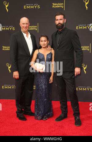 Los Angeles, Ca. Xv Sep, 2019. Charlie Brewer, Nancy Brewer, Austen Brewer, a 2019 Creative Arts Emmy Awards il giorno 2 presso il Microsoft Theatre di Los Angeles, la California il 15 settembre 2019. Credito: Faye Sadou/media/punzone Alamy Live News Foto Stock