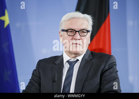 Steinmeier incontra Timmermans a Berlino. Foto Stock