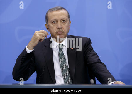 Merkel accoglie Erdogan in Berlino. Foto Stock