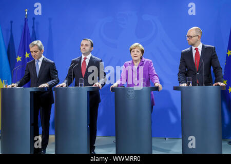 Il Cancelliere Merkel accoglie con favore il primo ministro della Georgia, Garibaschwili, Moldova, Leanca, e dell'Ucraina, Yatsenyuk Foto Stock